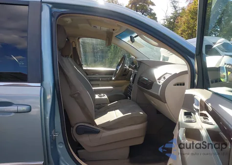 2010 Chrysler Town & Country Touring from USA, damaged, VIN 2A4RR5D19AR271265